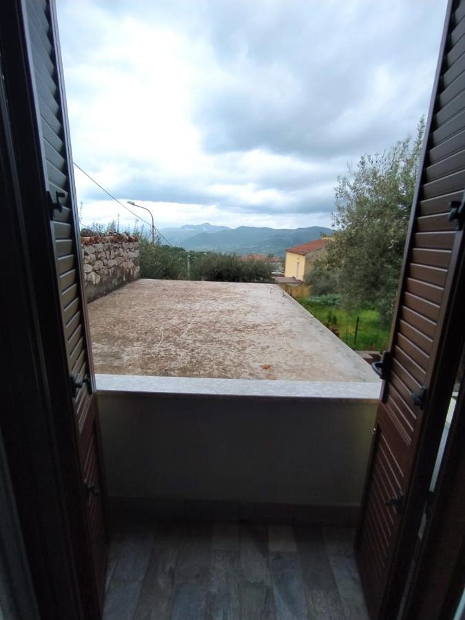 Casa Degli Ulivi Con Parcheggio Privato Apartment Muro Lucano Exterior photo